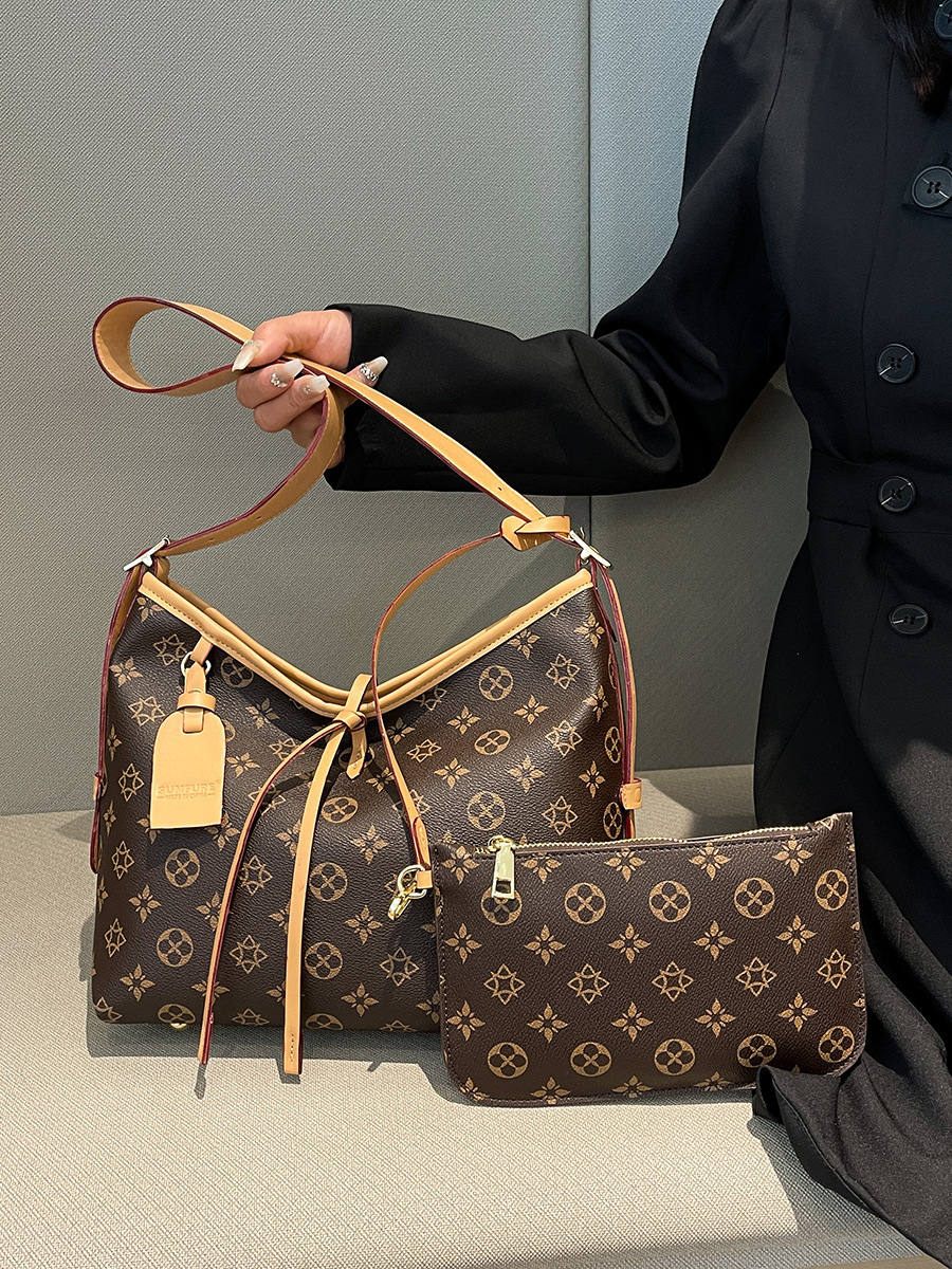 Free delivery single-shoulder armpit bag large capacity tote bag women's new temperament one-shoulder commuting bag crossbody bag printed tote tr