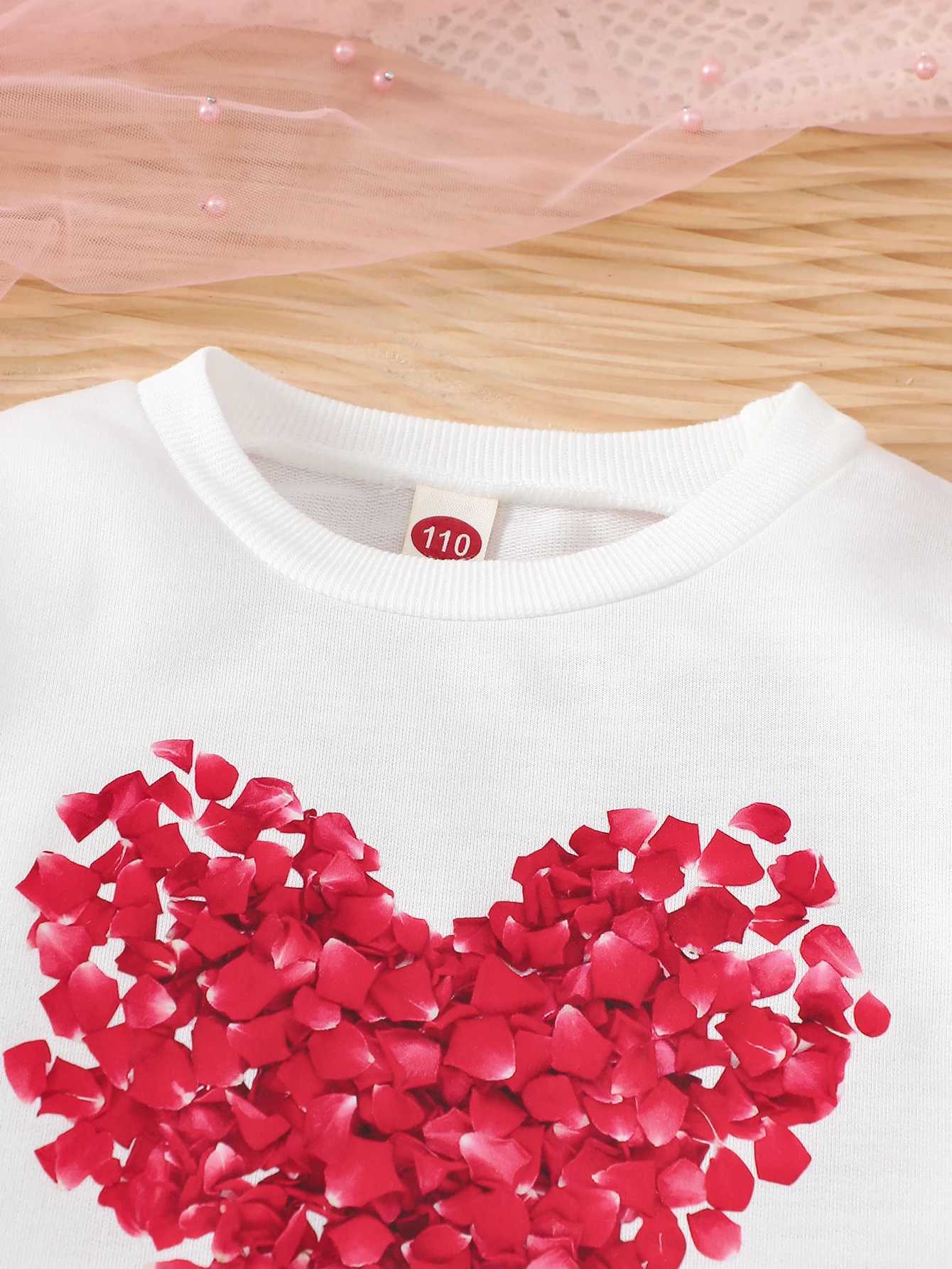 Spring 310y Kids Girls Clothes Heart Printing Tops Pleated Skirt 2pcs Sets Childrens Outdoor Daily Wear Valentines Day Gift L250926U4TQ