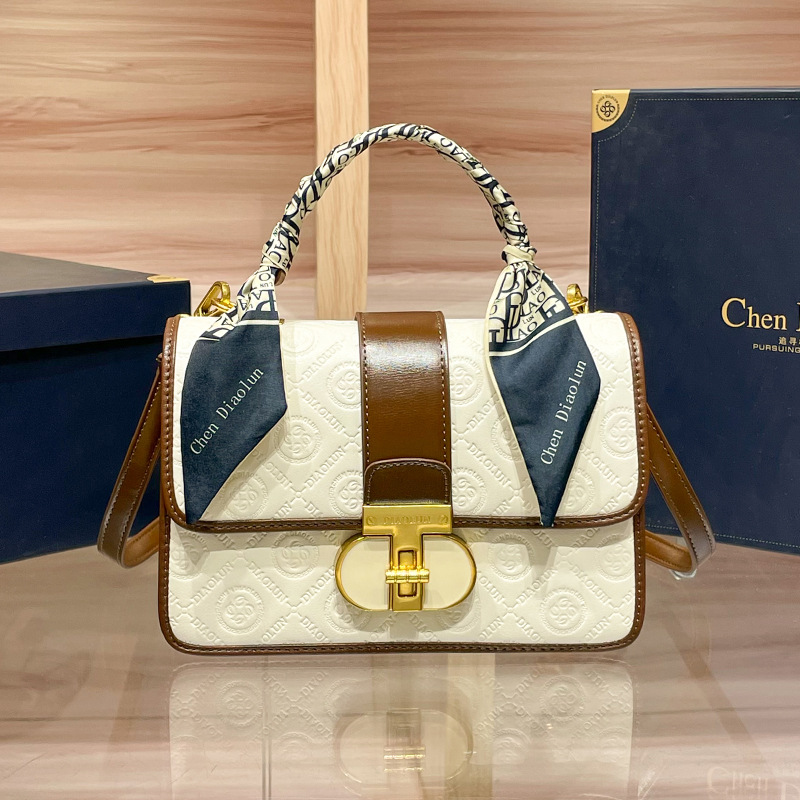 Designer bag niche light luxury contrasting handbag women's 2025 new small square bag shoulder messenger bag fast delivery