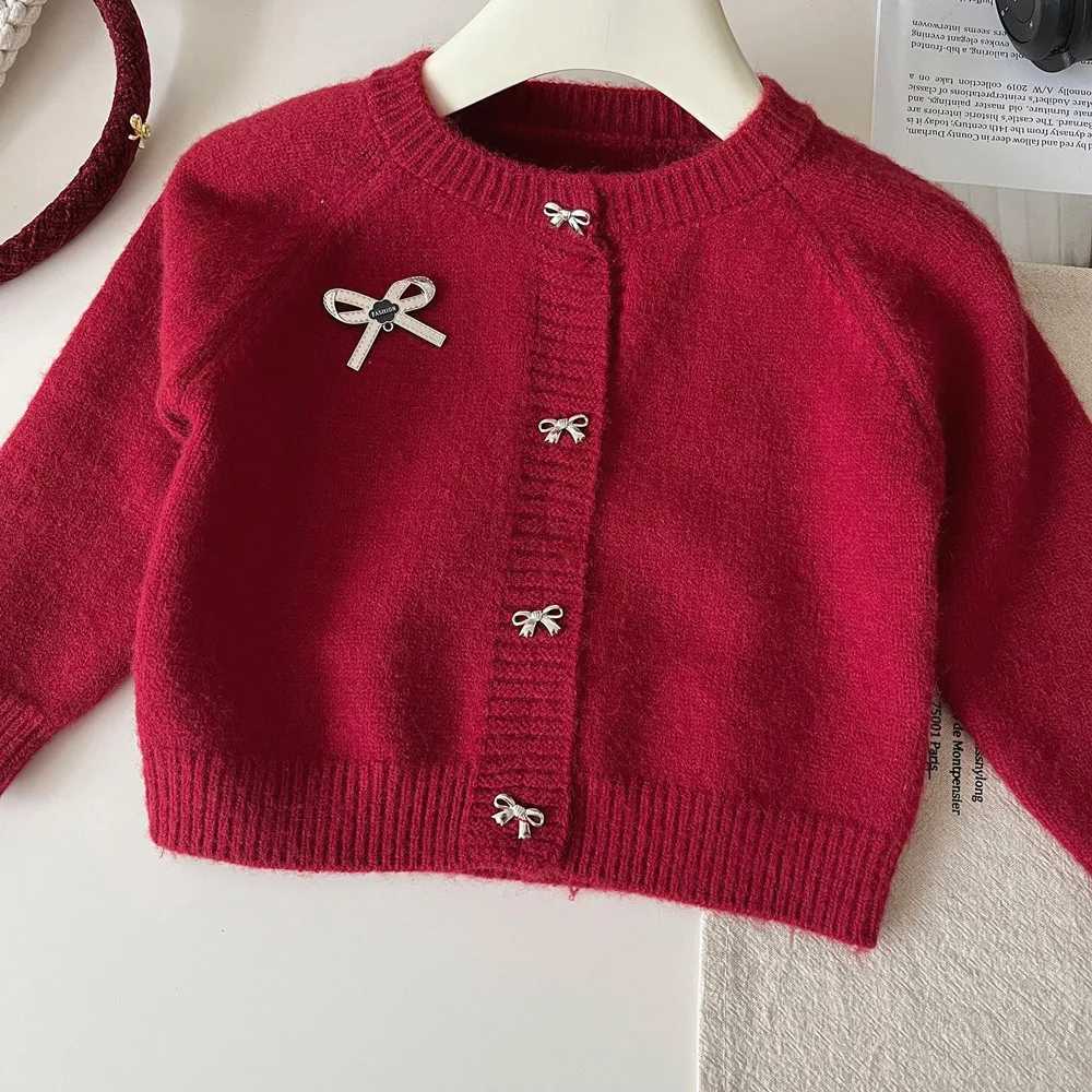 New Autumn Children Girls Knitwear 2PCS Clothing Knotbow Button Red Sweater Cardigan Suit All Printed Kids Baby Girls Cake Skirt L250926GED0