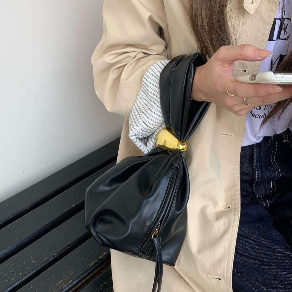 Best Seller Designer 2025 Versatile Pleated Cloud For Women, Textured Niche Design Handbag, Ins Popular Commuter Small Tote Bag