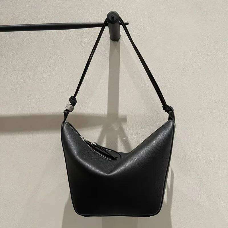 2024 Italian High-End Feel Hammock Women's Cow Underarm True Leather Hobo Crossbody Bag Motorcycle Equipment