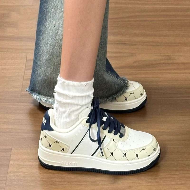 High-Looking Thick-Soled Board Shoes Women's 2025 Autumn New Round Toe Casual Sneakers 31 68