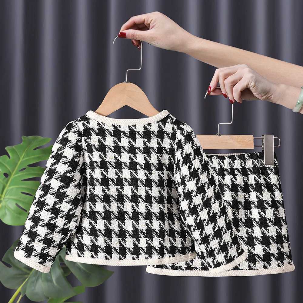 Baby Girls Set Clothes Plaid Pattern Cotton Children Clothing Autumn Fashion Girl Elegance Twopiece Dress Suit Kids Skirt Suits L250926QUYM