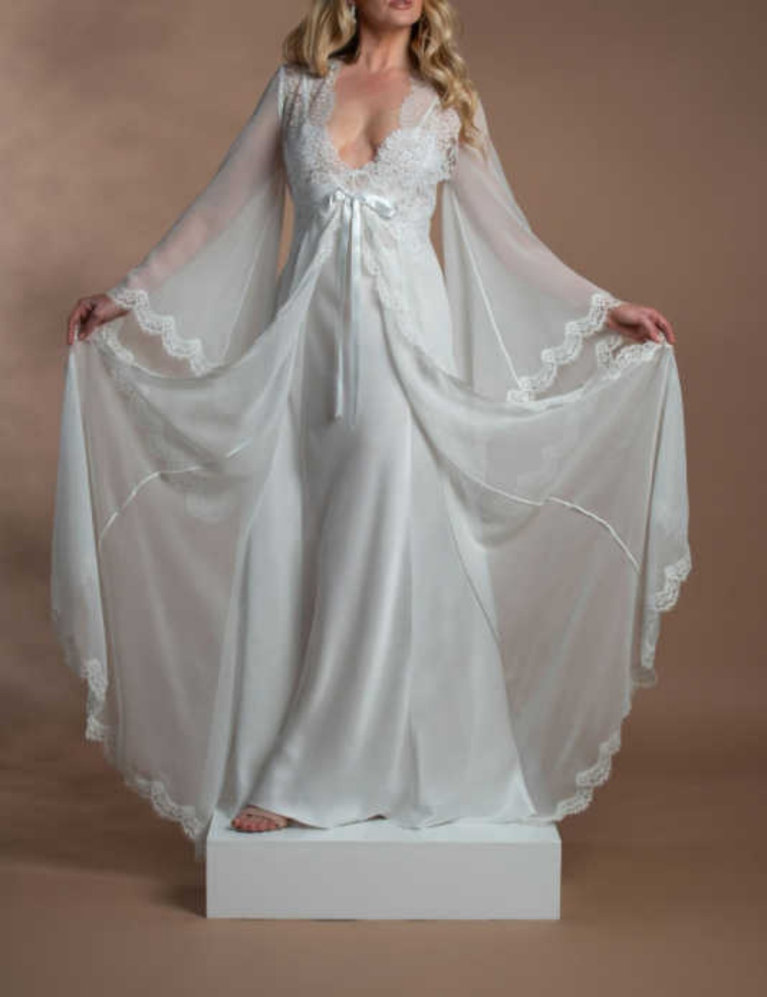 Elegant Women Robe Nightgown Bridal Pajamas V-Neck Long sleeve Appliques Maternity Dressing Shower Gown for Photography Custom Made