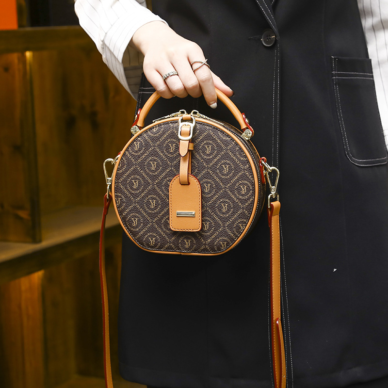 Designer bag retro small round bag printed new women's bag temperament single shoulder fashion messenger round cake small bag commuting versatile
