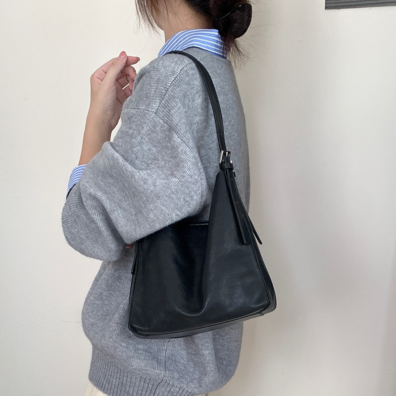 Vintage leather homeless handbag new niche casual minimalist commuting basket bag Luxury bag women s shoulder bag new designer bag Designer Bag