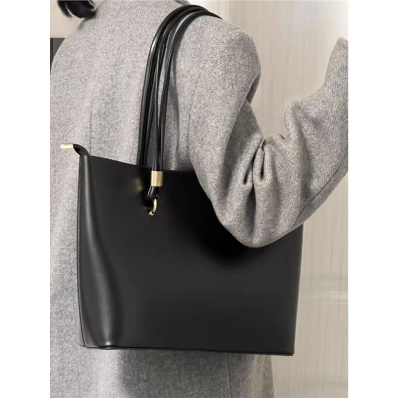 2025 new women's large capacity bag high-end handbag luxury bag autumn and winter new single shoulder armpit bag designer bag
