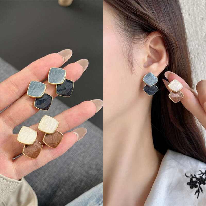 Fashionable and Elegant Simple Geometric Square for Women, Niche Design with a Sense of Sophistication, Versatile Earrings