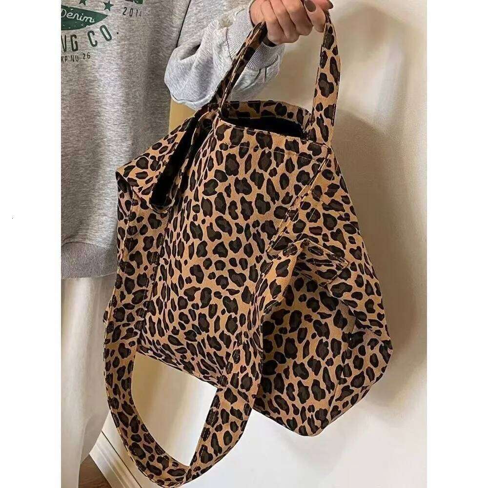 Women's Fashion Leopard Canvas Tote - Spacious Shoulder Bag with Zipper Closure for Shopping and Daily Use