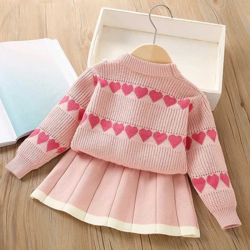 Girls sweater set for autumn and winter new westernstyle childrens heartshaped long sleeved knitted topshort skirt twopie L250926K8X9