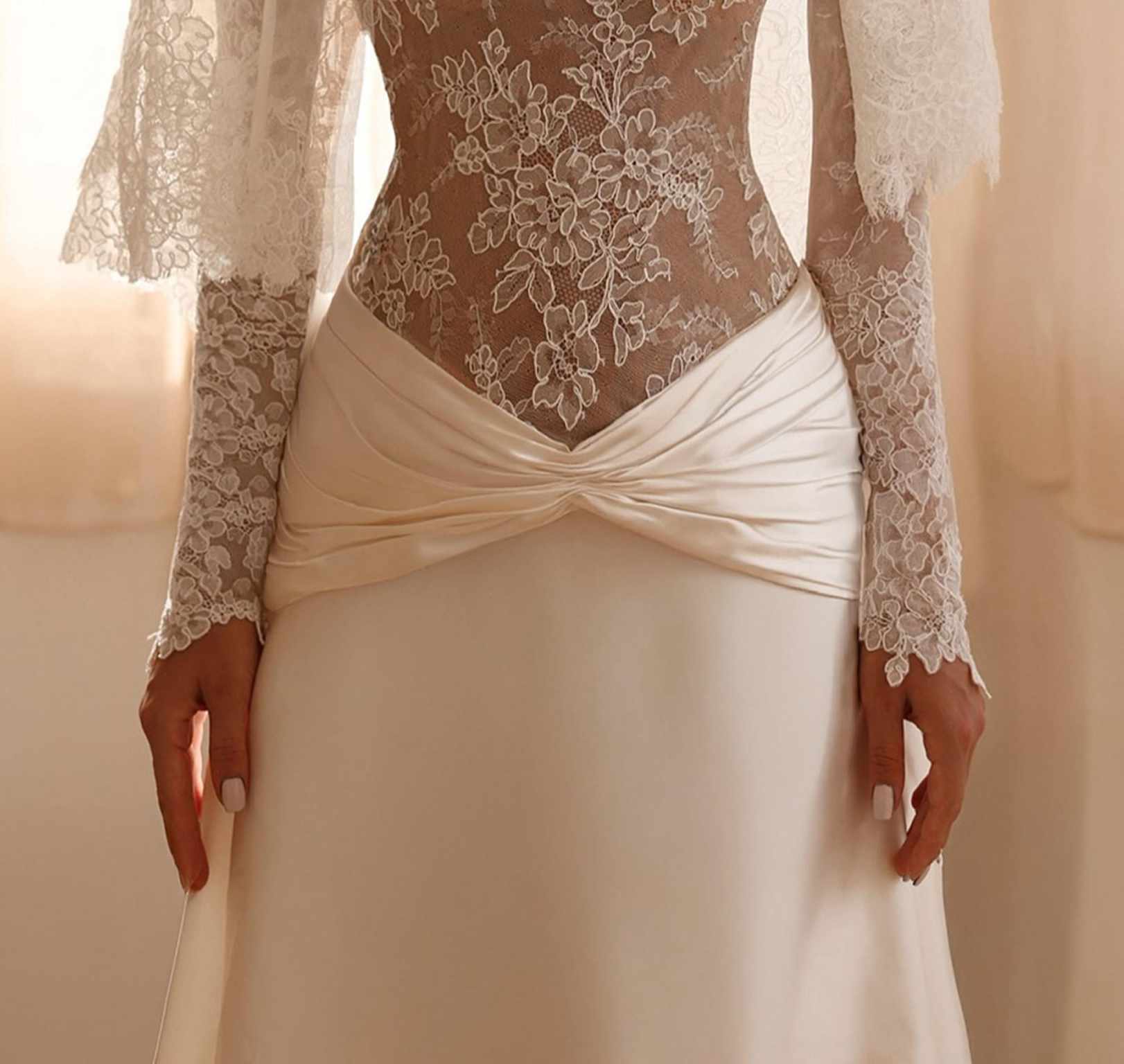 Charming Lace Wedding Dress Long Sleeves High Neck Flowy Satin A Line Bridal Gown Women Prom Party Wear Customzied