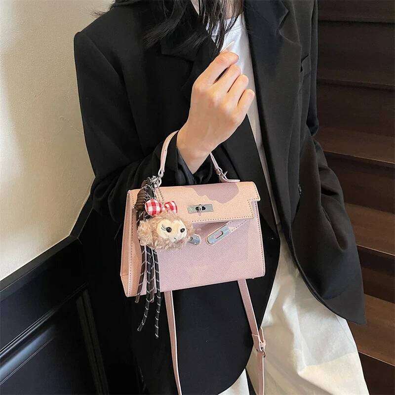 High-End Unique Minimalist Crossbody Handbag For Women With Vintage Fashionable Letter Leather And Spacious Commuter
