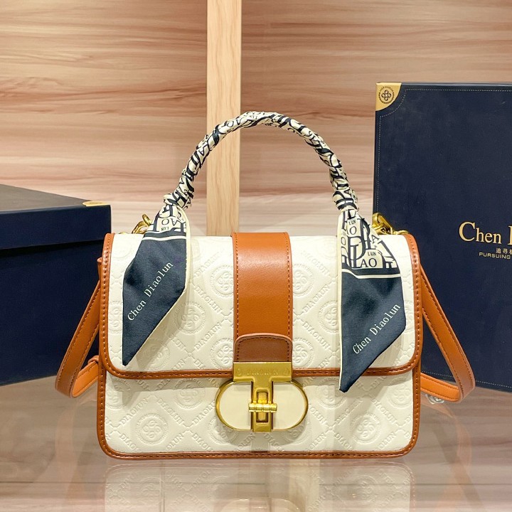 Designer bag niche light luxury contrasting handbag women's 2025 new small square bag shoulder messenger bag fast delivery