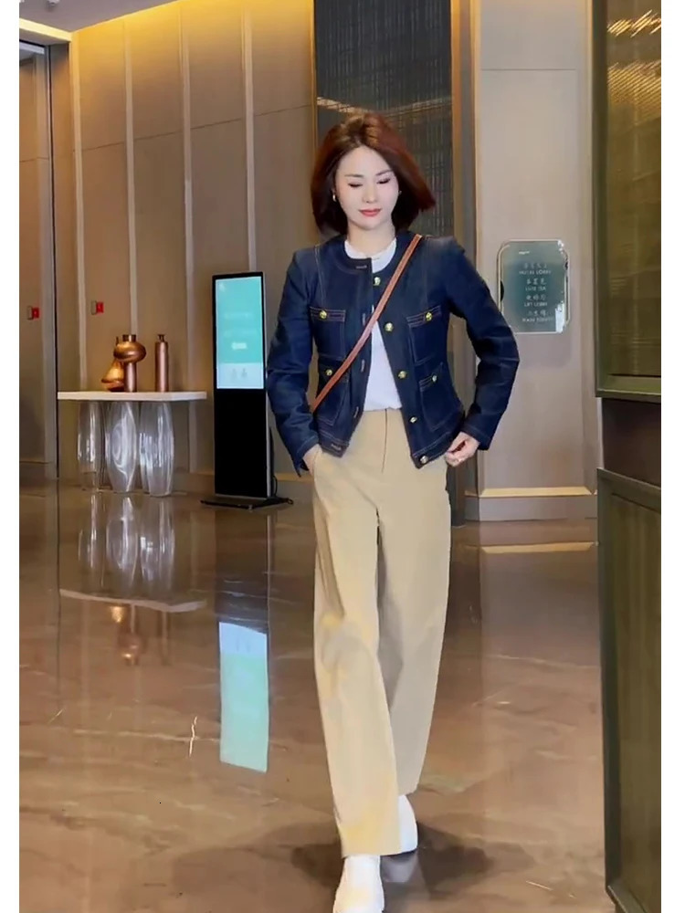 Blue round Neck Classic Style Denim Coat 2024 Womens Spring and Autumn HighGrade Short Retro Loose Temperament 250811m