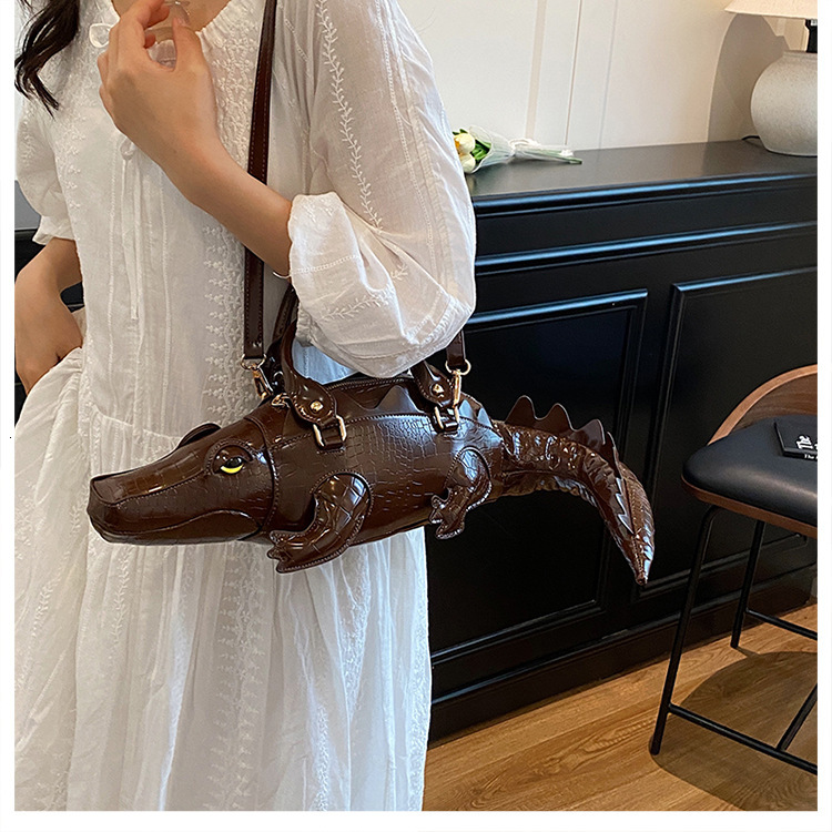 European and American style creative quirky irregular handbag 3D crocodile bag retro leather shoulder bag light luxury designer bag