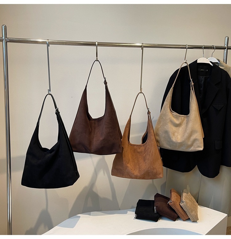 New suede large capacity armpit bag for women, trendy and versatile commuting retro mother and child bag, light luxury designer bag