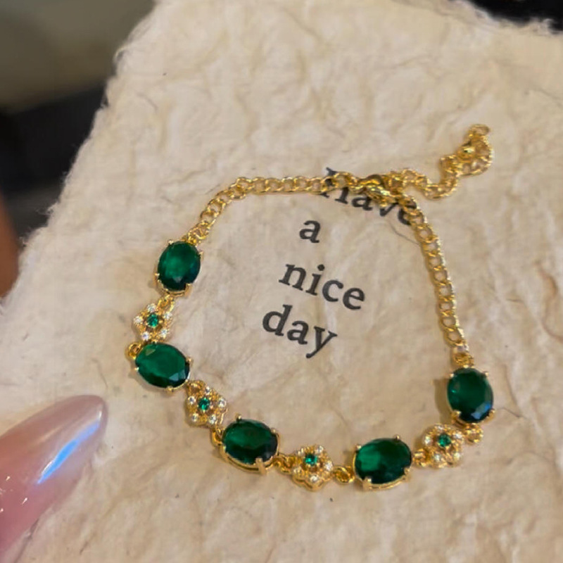 Gold - Toned Green Gemstone Bracelet With Crystal Flower Accents Delicate Daily & Elegant Jewelry Gift For Her High - Quality And Charming Accessory