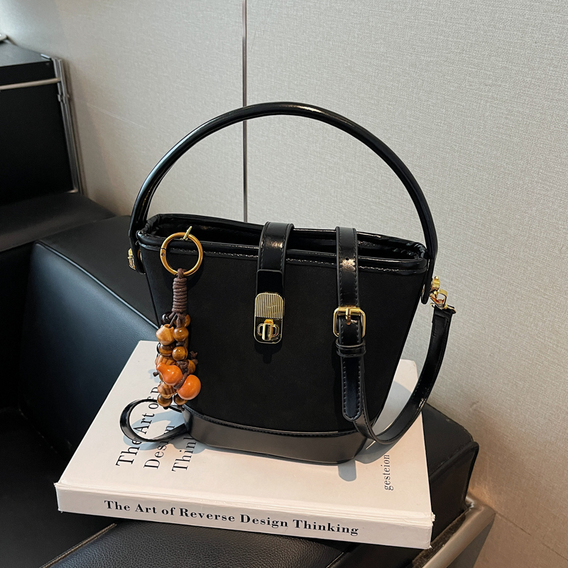 Ladies' elegant casual large capacity shoulder bag, simple and fashionable shopping and commuting new style, ladies' crossbody bag, students