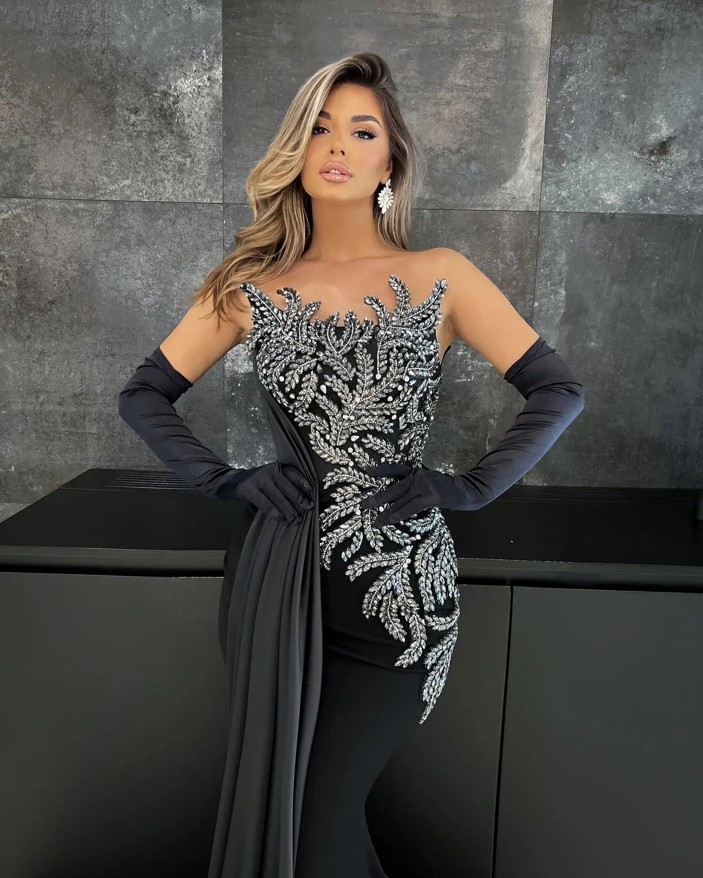 Stylish Evening Dresses Strapless Prom Gowns Crystal Rhinestone Sleevesless Princess Sweep Train Customized Vestidos De Noche Plus Size