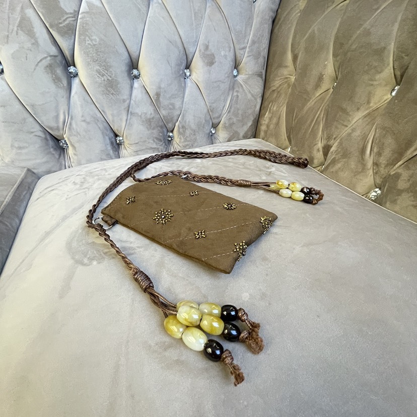 New retro suede bead embroidered handbag for women's shoulder bag with trendy niche design, autumn Chinese style light luxury designer bag