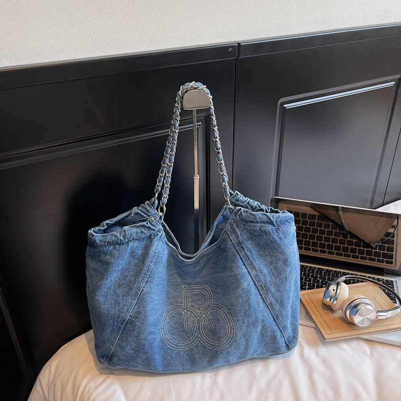Loose denim large bag women s new fashionable large capacity handbag autumn and winter chain armpit bag designer bag Luxury bag women s shoulder bag D