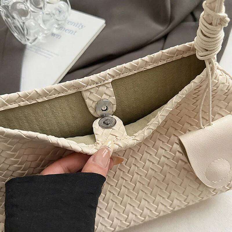 Women'S Woven Pattern Shoulder Autumn And Winter Casual Wear Hand-Held Handle Fashion Retro Armpit Bag With Coin Purse