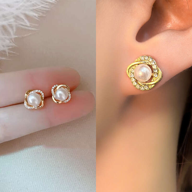 Fashionable Light Full Dia Pearl for Women Exquisite Niche Design High-end Earrings Elegant Versatile Ear Jewelry