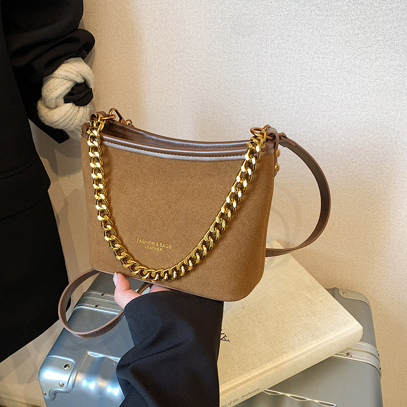 New casual elegant luxury large capacity shoulder bag, simple shopping commuting essential crossbody bag, student fashionable lightweight crossbody ba