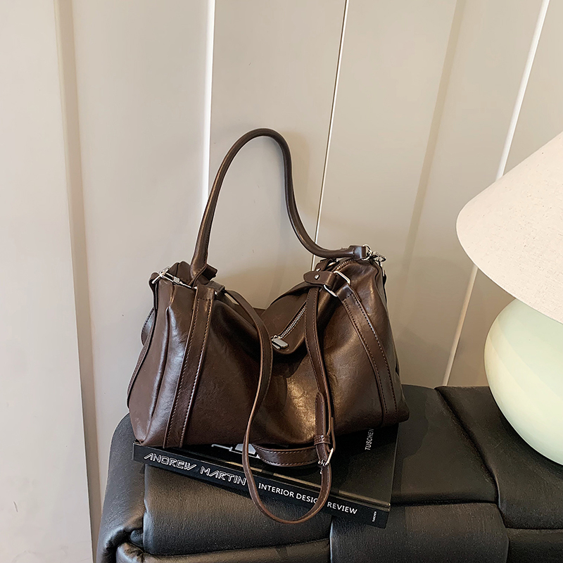 Elegant, luxurious, fashionable shoulder bag, large capacity, simple shopping and commuting, 2025 backpack, student leisure, youth, lightweight crossb