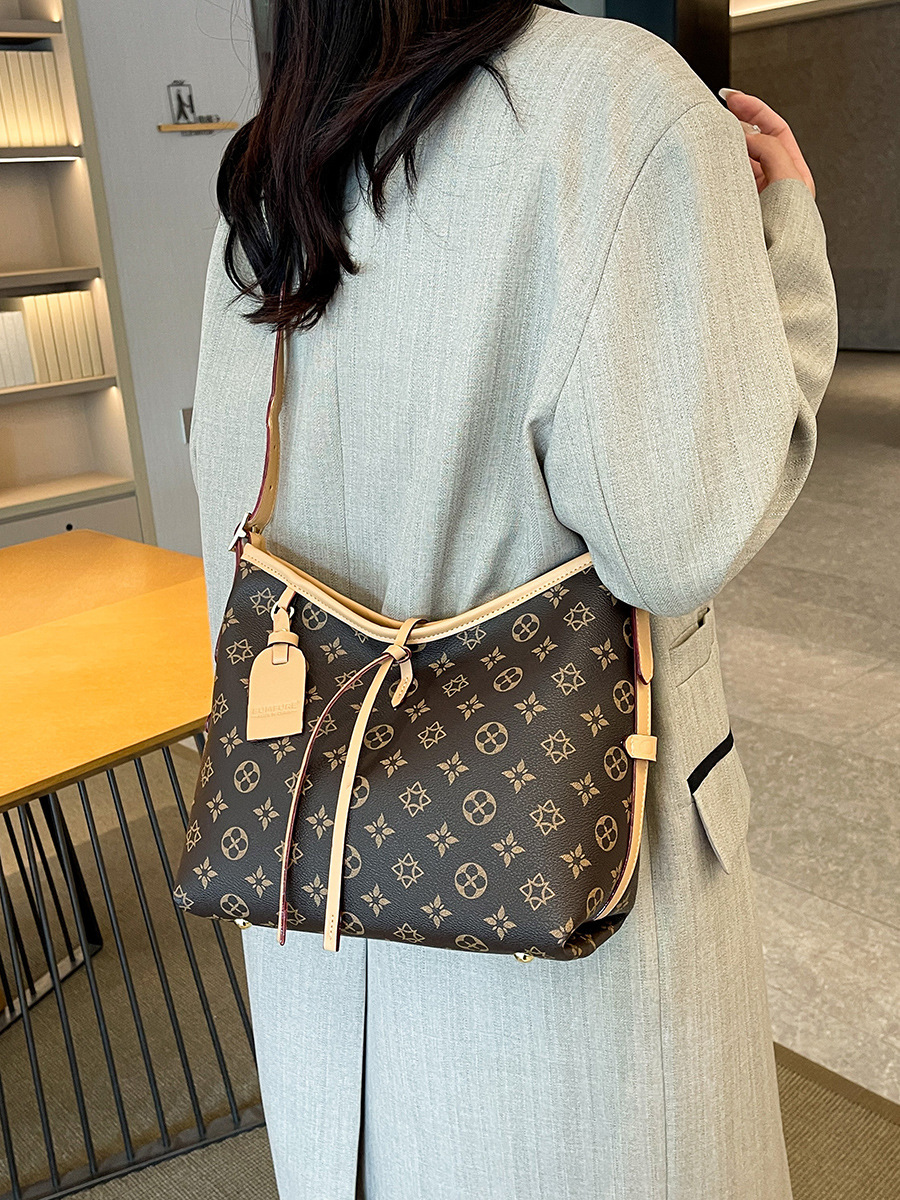 Free delivery single-shoulder armpit bag large capacity tote bag women's new temperament one-shoulder commuting bag crossbody bag printed tote tr