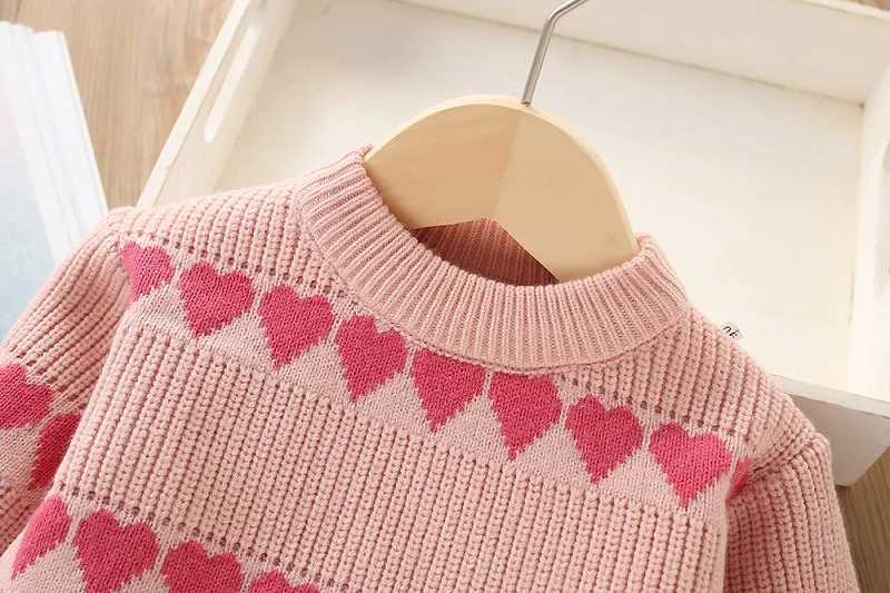 Girls sweater set for autumn and winter new westernstyle childrens heartshaped long sleeved knitted topshort skirt twopie L250926K8X9