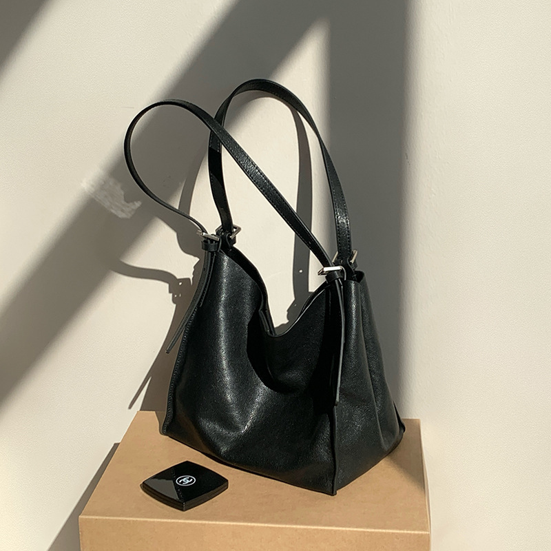 Vintage leather homeless handbag new niche casual minimalist commuting basket bag Luxury bag women s shoulder bag new designer bag Designer Bag