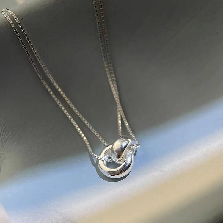 Sier-Plated Interlocking Pendant Double-Layer Necklace for Women Clavicle Chain Niche Light Accessories