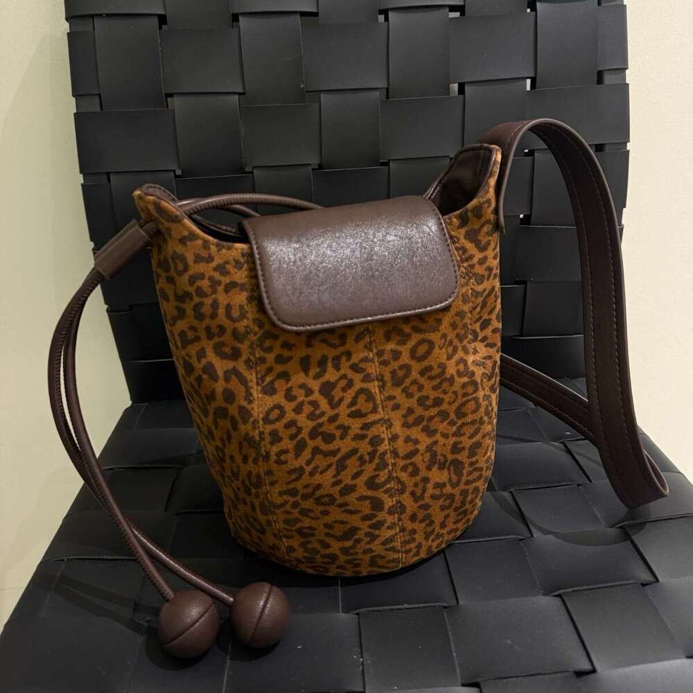 designer bag Luxury bag New Korean INS Style College Niche Design Versatile Bucket Exquisite Single Shoulder Crossbody Bag