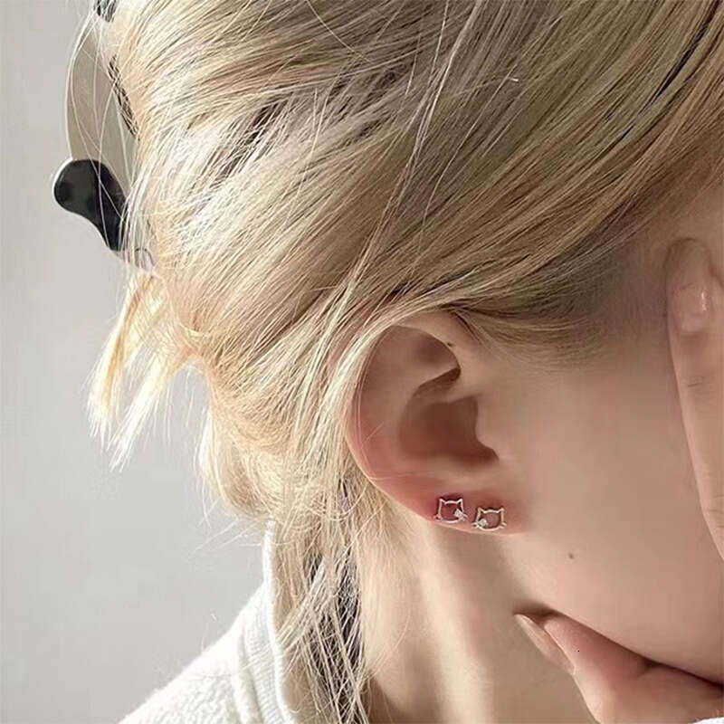 Fashion Cute Cat Temperament Simple Sweet Student Earrings Sleep Without Removing Ear Jewelry Girly Heart