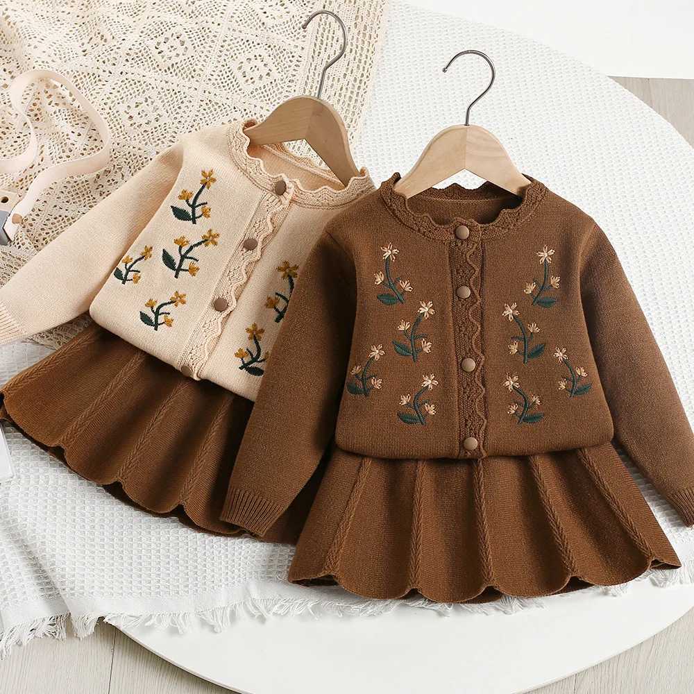 Autumn Kids Girls 2PCS Clothes Set Bow Printed Round Collar Knitwear Sweater Suits Korean Infant Babys Girls Solid Cake Skirts L250926P8HE