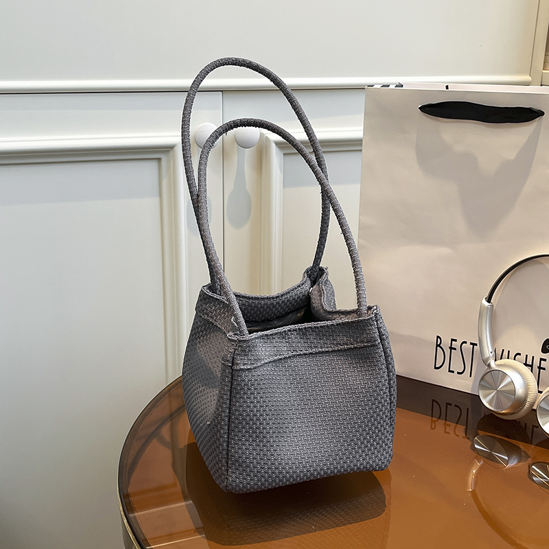 Spring new casual elegant large capacity shoulder bag, simple shopping commuting essential crossbody bag, student fashionable lightweight crossbody ba