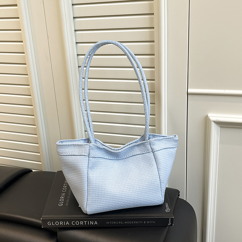 Spring new casual elegant large capacity shoulder bag, simple shopping commuting essential crossbody bag, student fashionable lightweight crossbody ba