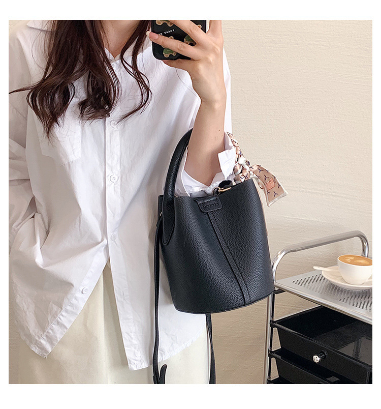 Lychee texture soft leather women's handbag retro trendy style autumn Bag new fashion niche shoulder bag light luxury designer bag