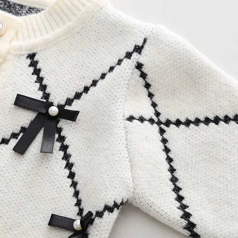 Girls Sweater Set for AutumnWinter 2025 New Childrens Bow Knitted Round Neck CardiganSkirt 2piece Set L250926BT6U