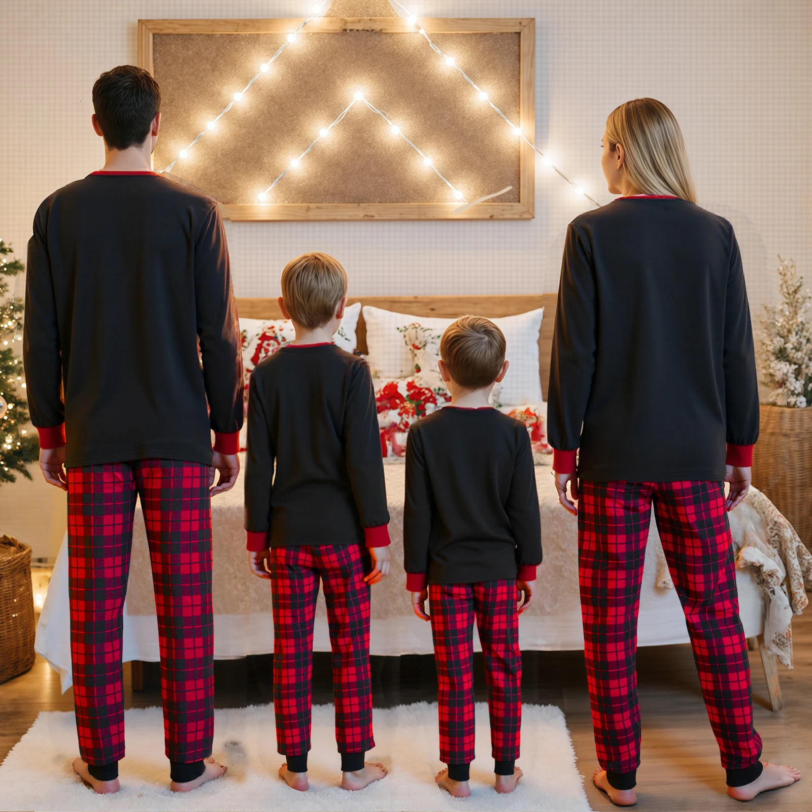 Christmas Family Matching Outfits Mom Dad Kids Pajamas Sets Baby Rompers Casual Loose Sleepwear Xmas Look Pyjamas 250923