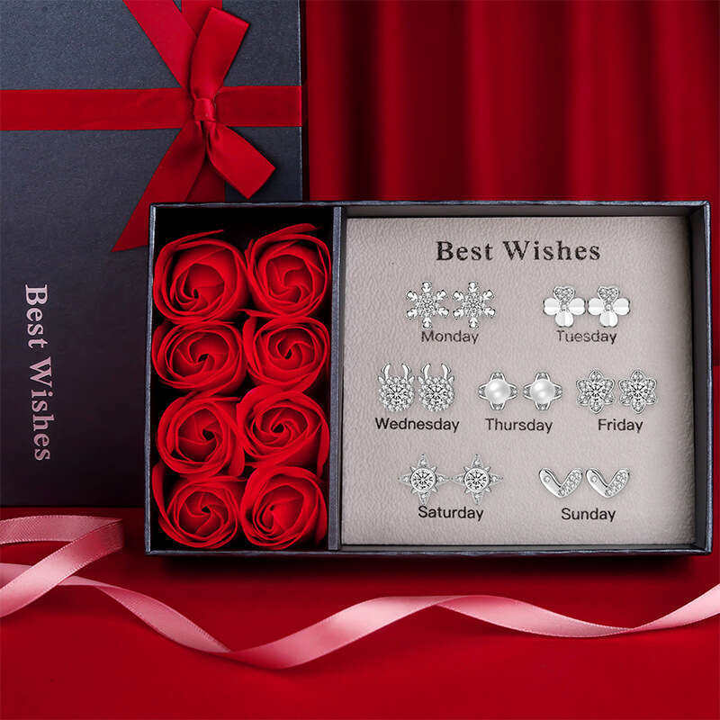 Weekly Earrings Women, Niche Design, Light Style, Four-Leaf Clover Earrings, Heart-shaped Ear Jewelry, Gift for Girlfriend's Birthday