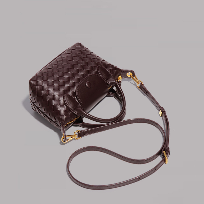 New Woven Dumpling Texture Trendy Handheld Bucket High-end Fashion Versatile Shoulder Crossbody Bag