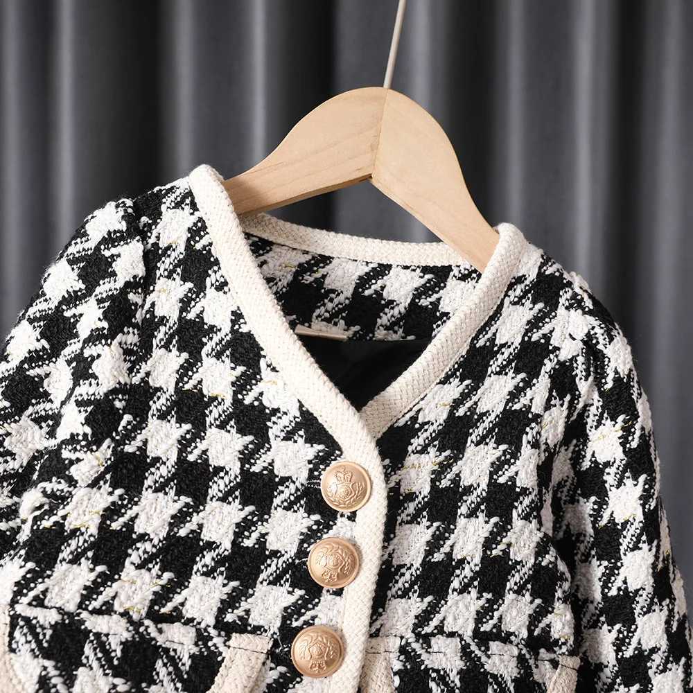 Baby Girls Set Clothes Plaid Pattern Cotton Children Clothing Autumn Fashion Girl Elegance Twopiece Dress Suit Kids Skirt Suits L250926QUYM