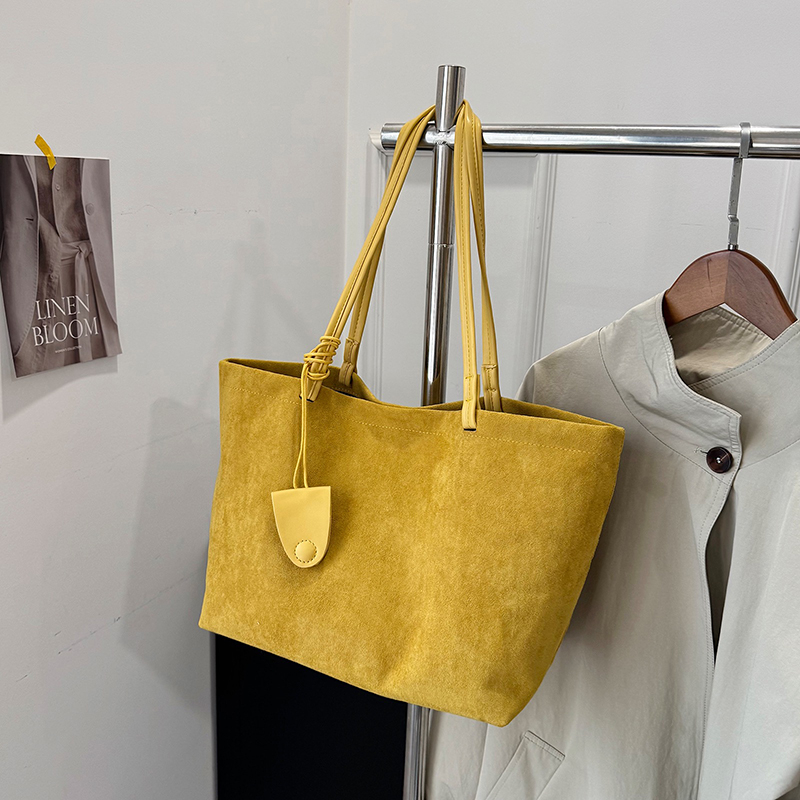 Casual, elegant, luxurious, fashionable shoulder bag for girls, large capacity, simple shopping, commuting backpack, lightweight crossbody bag for stu