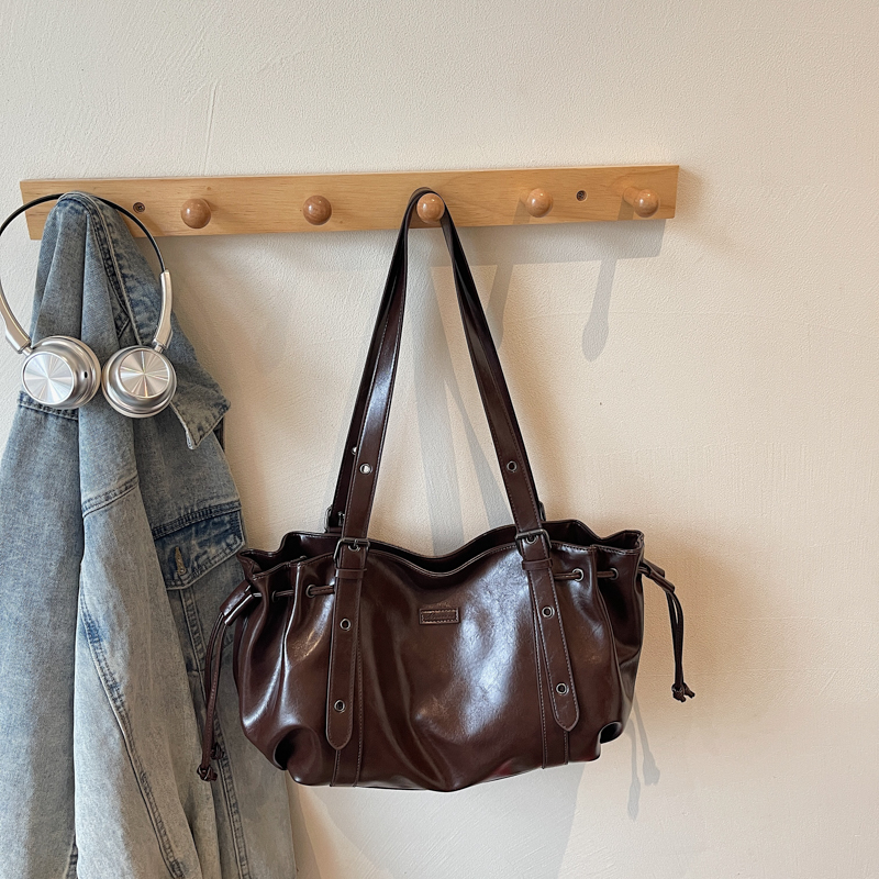 Ladies' casual, elegant, large capacity shoulder bag, simple, high-end, fashionable, shopping, commuting, crossbody bag, student lightweight cros