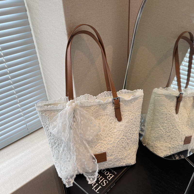 Fashionable, casual, elegant, large capacity shoulder bag, simple and high-end women's shopping and commuting crossbody bag, student lightweight 