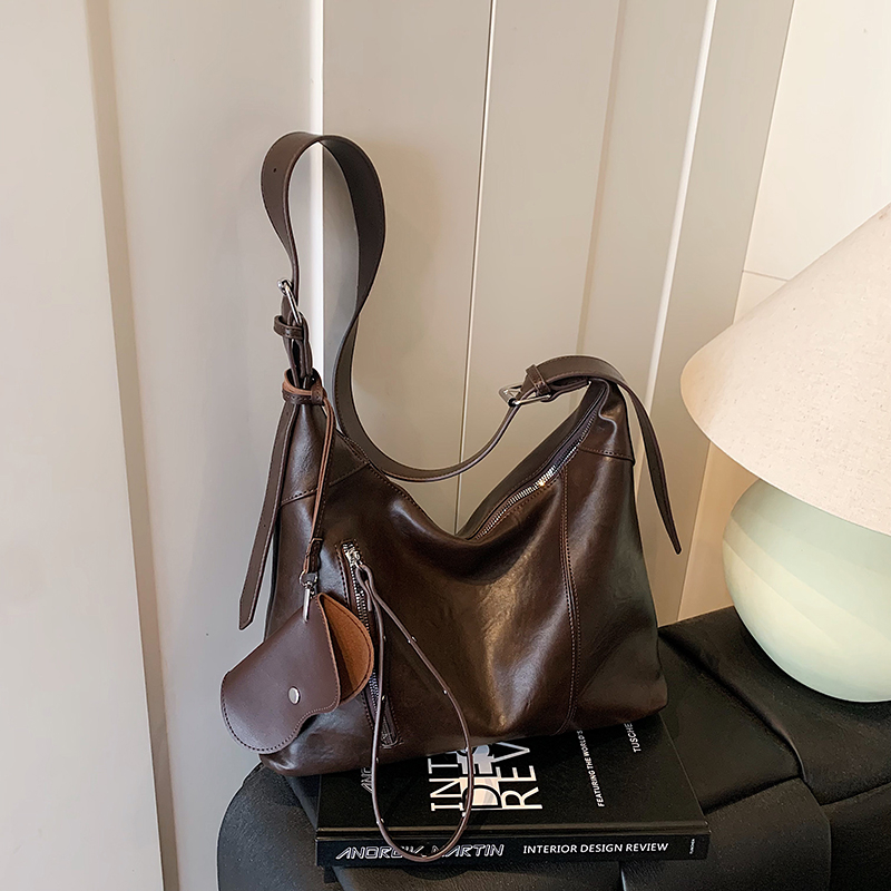 Elegant, luxurious, fashionable shoulder bag with large capacity, new minimalist shopping and commuting backpack, student leisure, youth, lightweight 