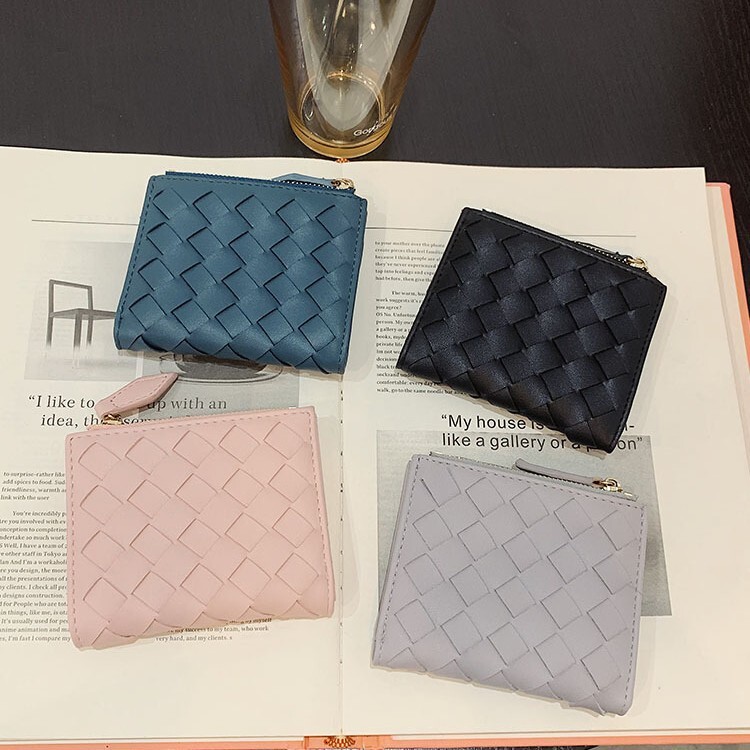 TOP Designer 2025 Spring New Korean Style Women's Short Wallet 80% off Handmade Woven Clutch Card Holder Simple Leather Wallet f6 30 b7b